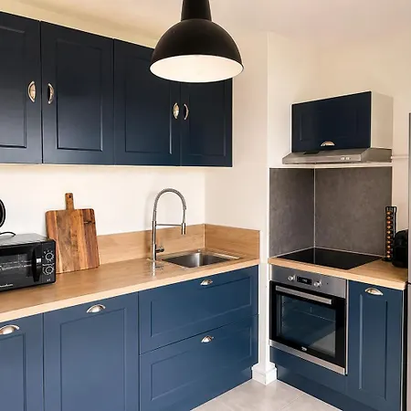 Daire Azure Nest - Sea View With Private Parking In *