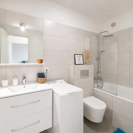 Azure Nest - Sea View With Private Parking In Antibes